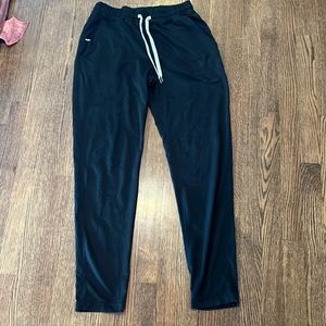 Mens Vuori daily jogger size medium